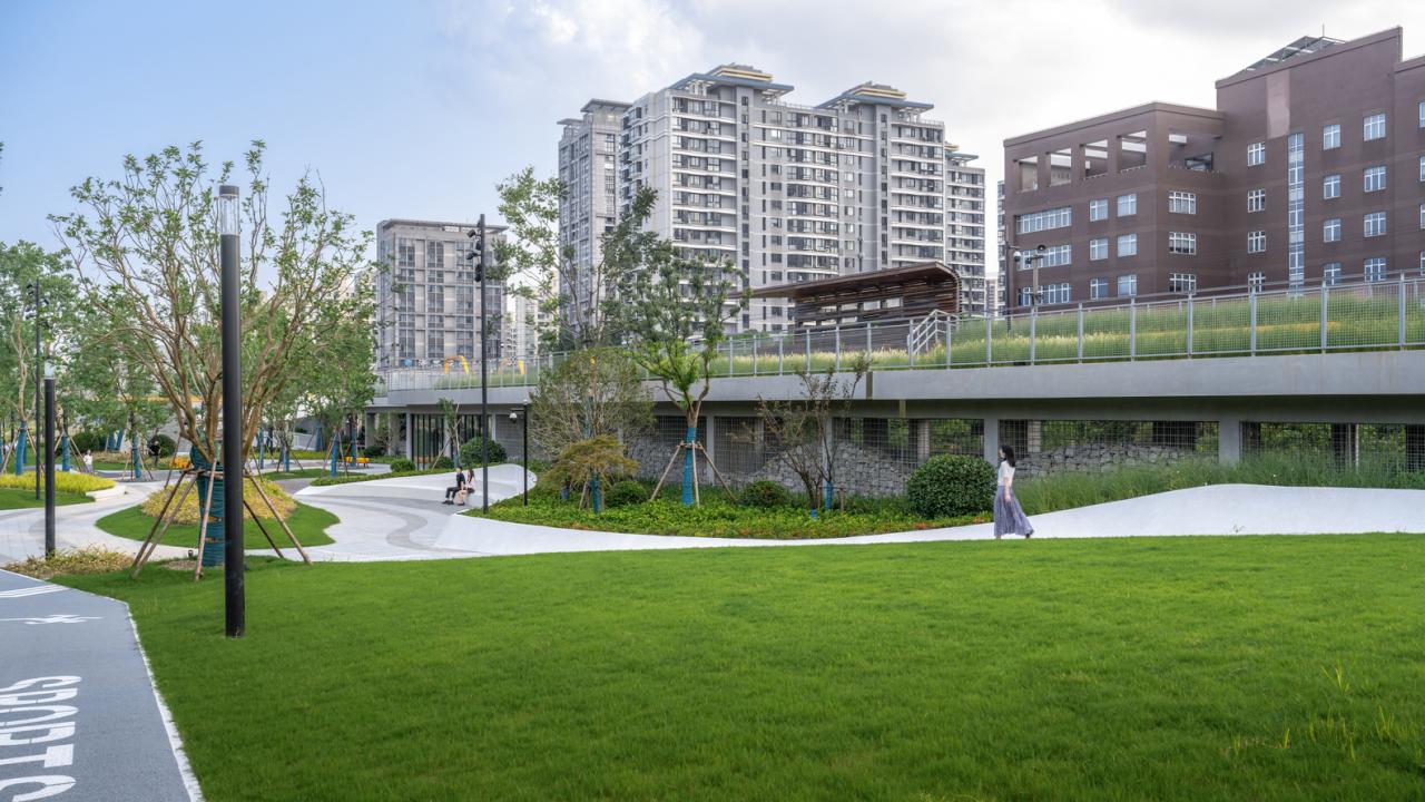 Gallery of Transforming Urban Spaces: How to Reintegrate Large-Scale ...